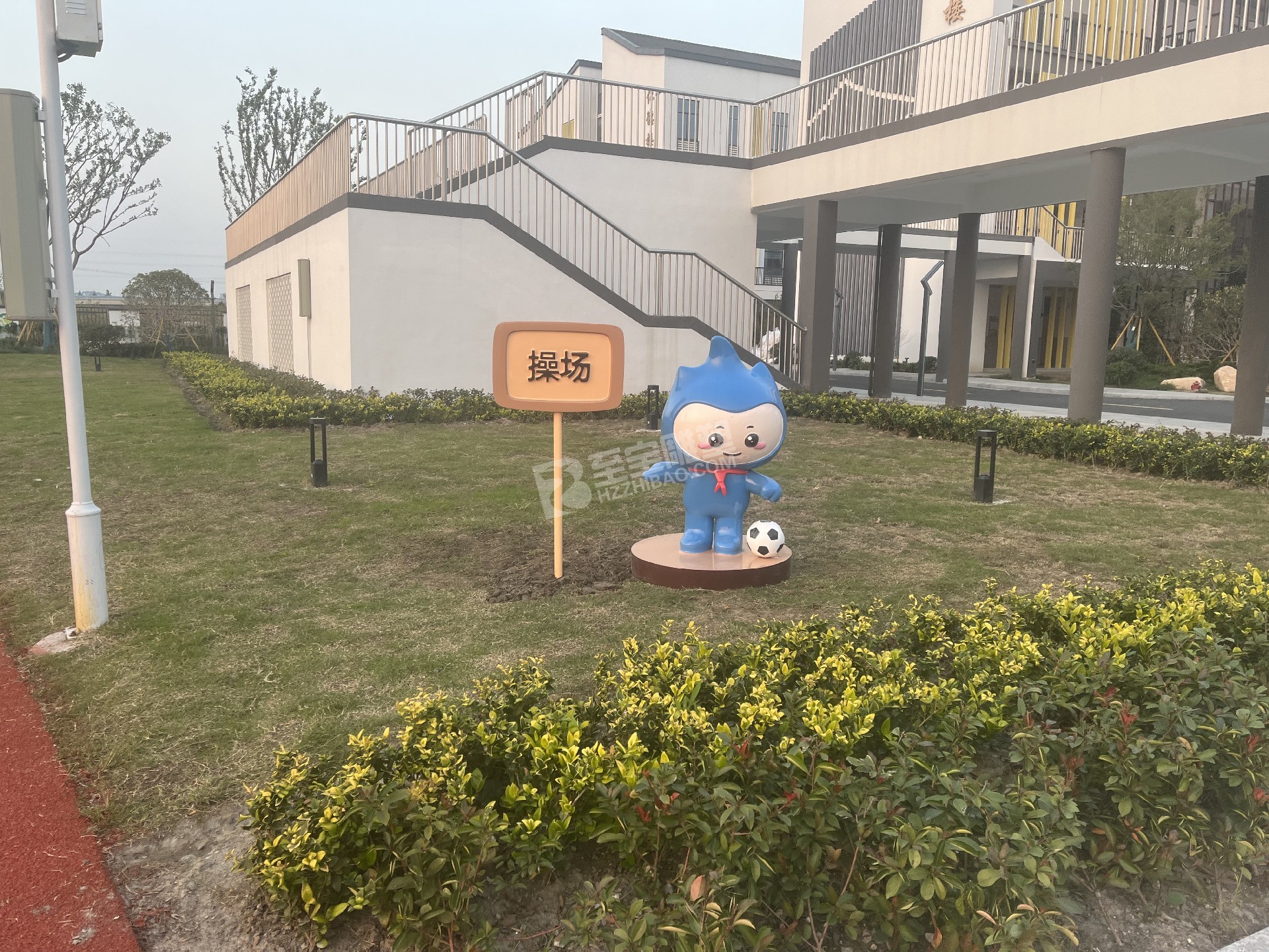 湖州吳山區(qū)愛山小學玻璃鋼雕塑、不銹鋼雕塑項目